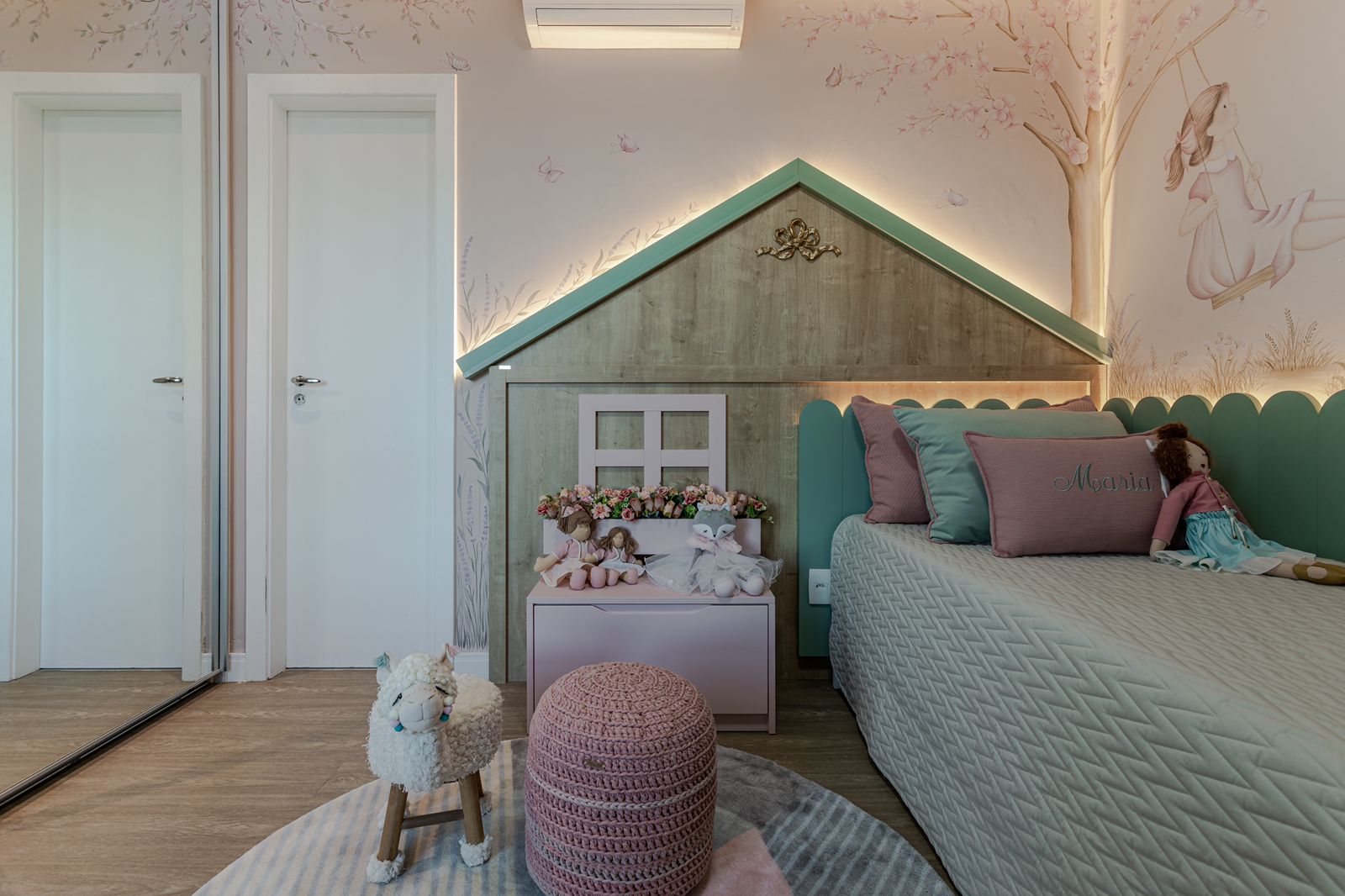 dormitório de menina atemporal cores neutras - casinha - tema lúdico - quarto feminino planejado